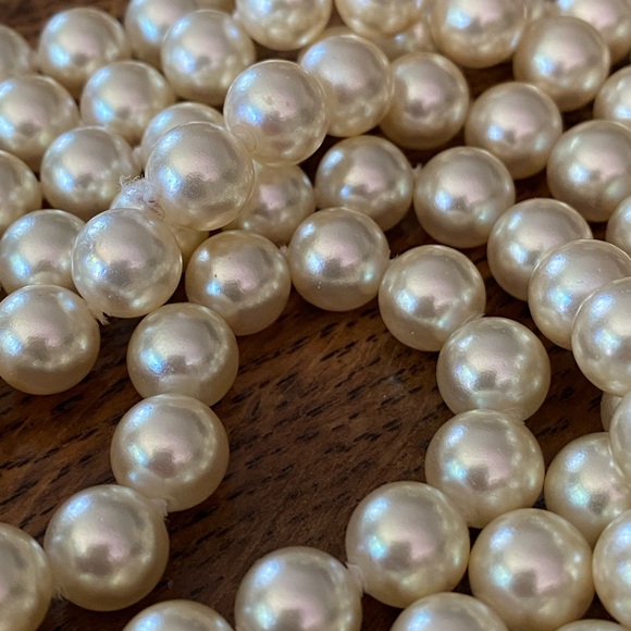 CIRO faux pearl string necklace 30” long - Picture 6 of 7